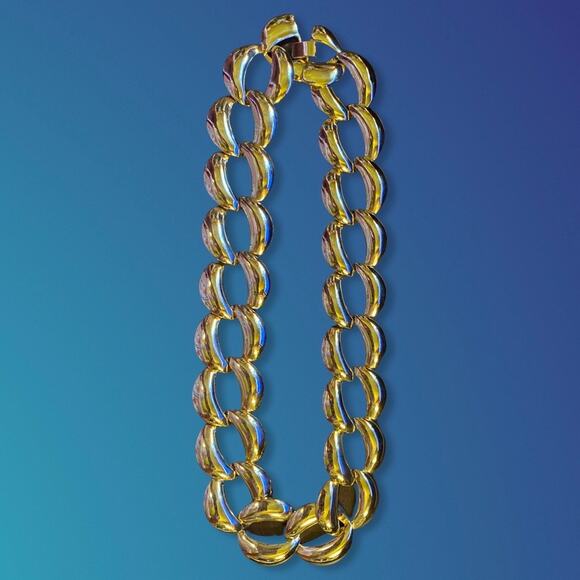 Lovely Gold Tone Linked Necklace and Bracelet - Picture 2 of 6